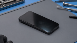 iPhone 13 Mini pil değişimi için teknik servis ön incelemesi