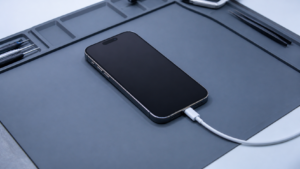 iPhone 14 Pro Max şarj soketi tamiri için teknik servis ön incelemesi