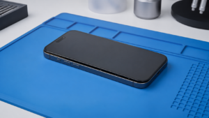 iPhone 17 Pro Max ekran kasadan ayrılması tamiri için teknik servis ön incelemesi