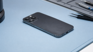 iPhone 18 Pro Max pil değişimi için teknik servis ön incelemesi