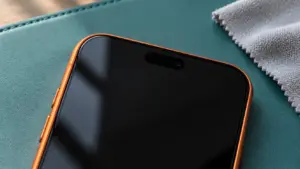 iPhone 17 Pro tasarımlı telefonun ön kamera ve Dynamic Island bölgesi