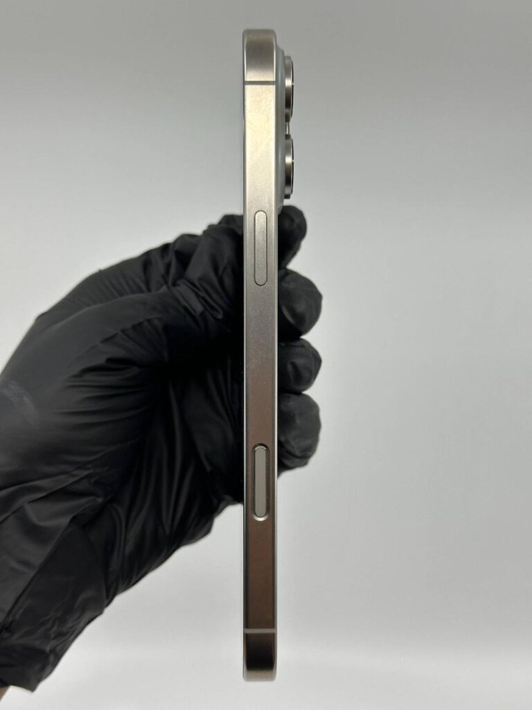 iPhone 16 Pro Max örneğinde yan düğme ve Kamera Denetimi