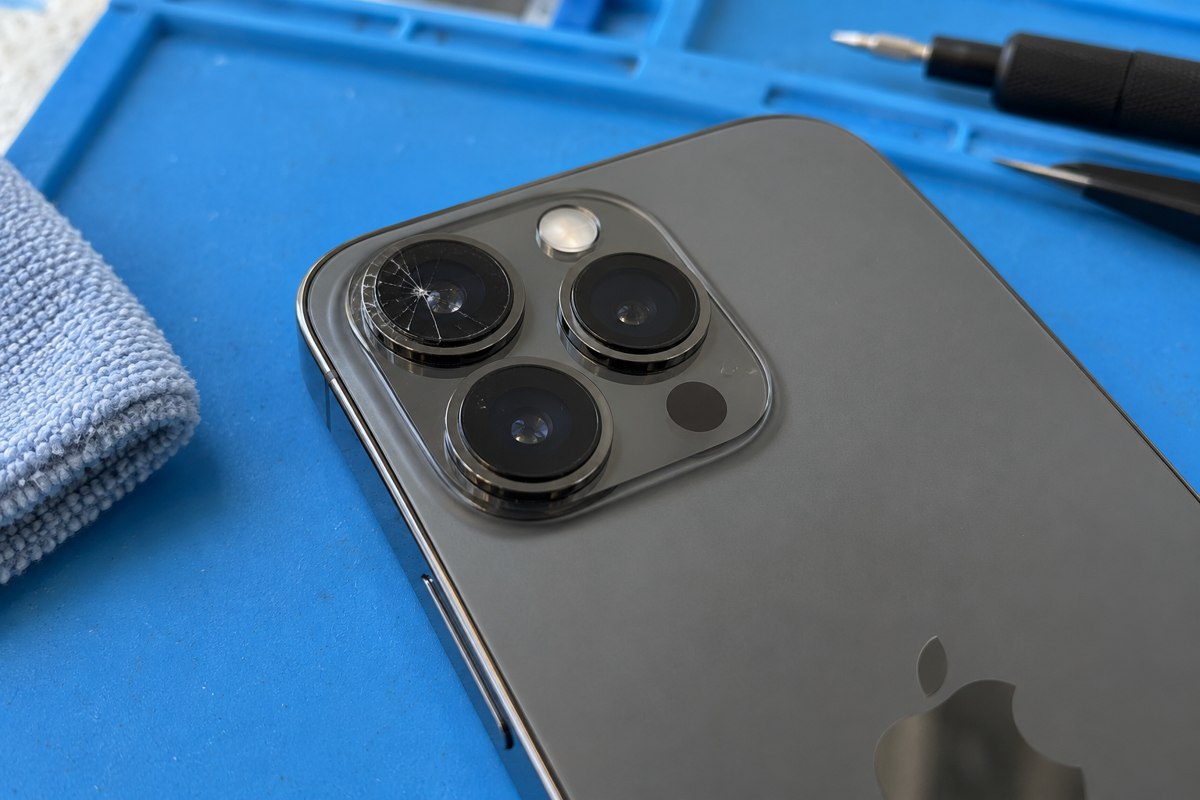 iPhone 13 Pro için kamera camı hasarının değerlendirilmesi — temsili atölye görseli