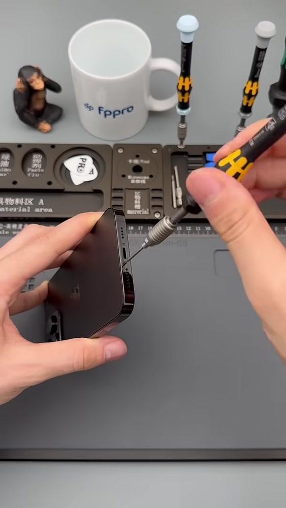 iPhone 14 Pro Max’in atölyede açılması