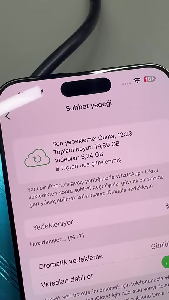 Videoda gösterilen WhatsApp yedekleme ekranı