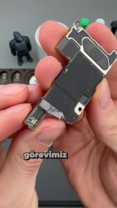 Veri erişimi için incelenen anakartın yakından görünümü