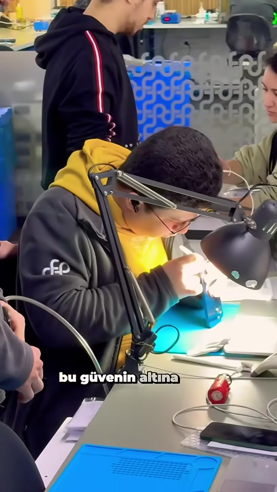 FPPRO kalite kontrol masasında cihaz incelemesi