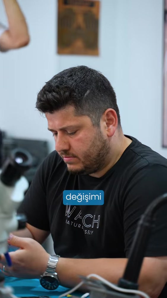 Deneyimli katılımcının cihaz üzerinde çalışması