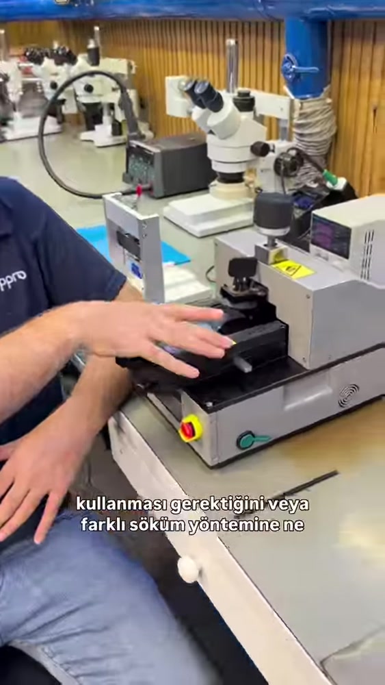 Ekran söküm ekipmanının atölyede gösterilmesi