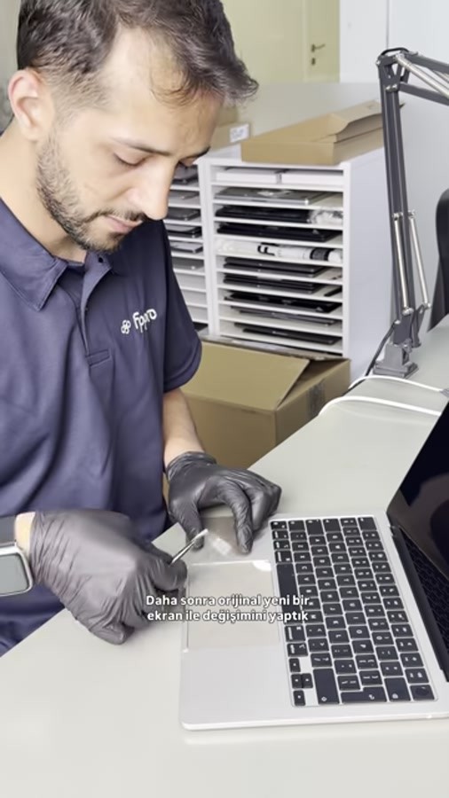 Onarımın son bölümünde MacBook üzerinde çalışma