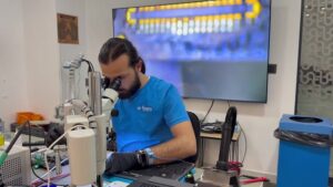 Touch Bar bağlantısının mikroskop ekranındaki görünümü