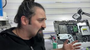 FPPRO: iMac’in arka bölümüne erişim.