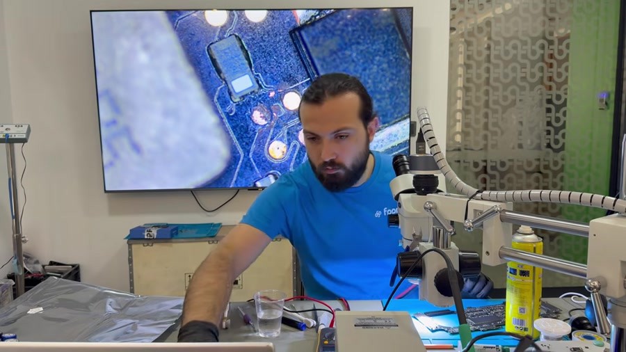 Sıvı temaslı MacBook için mikroskopla inceleme