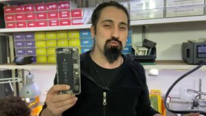 FPPRO: İç koruma kapaklarının gösterildiği iPhone.