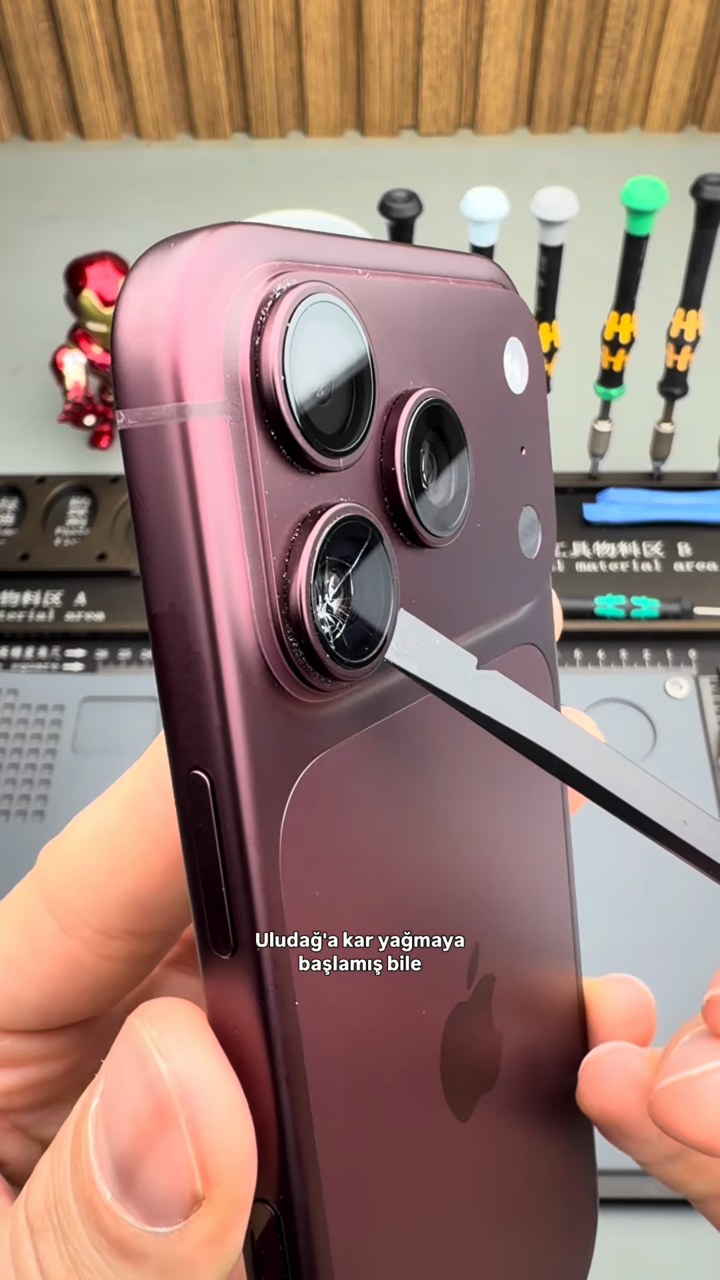 İşlem öncesinde iPhone 18 Pro kamera camının yakın görünümü