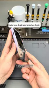 Yanan iPhone 13 Pro tamiri öncesinde kasa ve ekranın dış görünümü